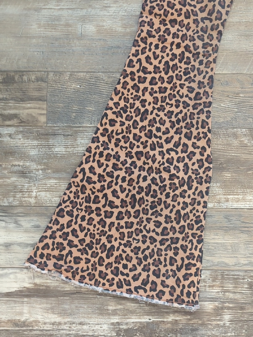 RANCH DRESS'N Fallon Taylor "Cheetah" tan & black super flare jeans sz 2 TALL - Picture 10 of 14